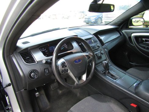 Used 2015 Ford Taurus SEL image 9