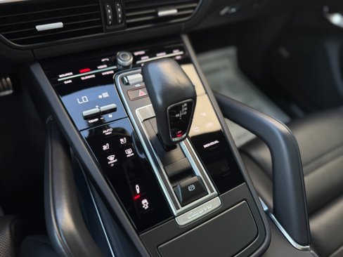 Used 2021 Porsche Cayenne Turbo S image 13