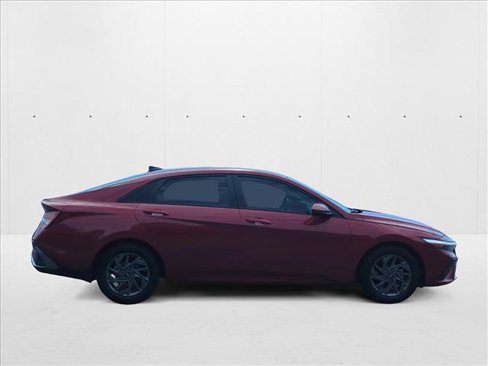 Used 2024 Hyundai Elantra SEL image 4