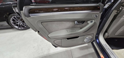Used 2007 Audi S8 image 24