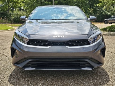 Used 2023 Kia Forte LXS image 2
