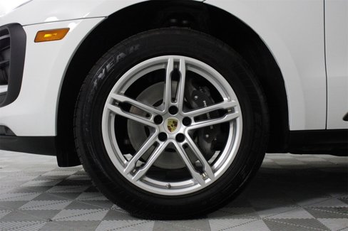 Certified 2025 Porsche Macan image 30