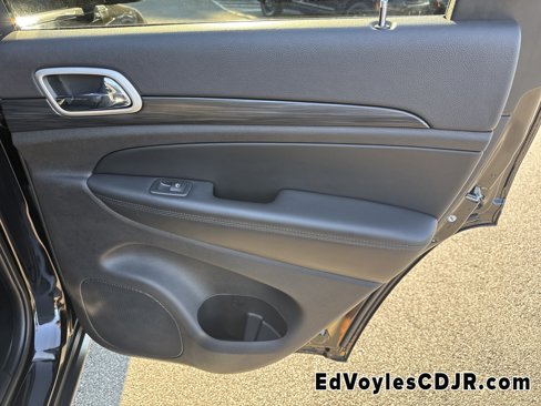 Used 2020 Jeep Grand Cherokee Laredo w/ Laredo X Package image 22