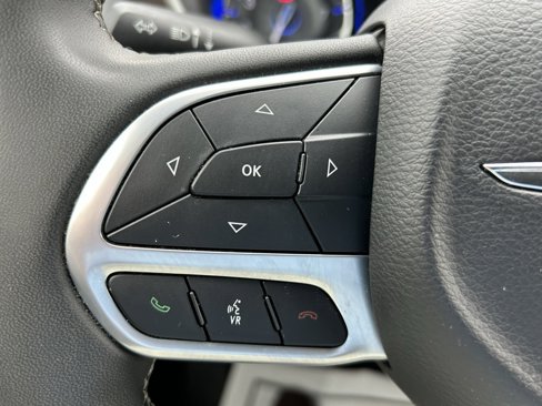 Used 2023 Chrysler Voyager LX image 20