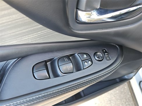 Used 2018 Nissan Murano SV image 13