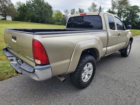 Used 2006 Toyota Tacoma 4x4 Access Cab V6 image 6