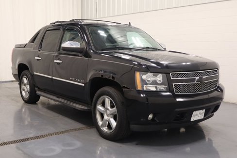 Used 2012 Chevrolet Avalanche LTZ image 2