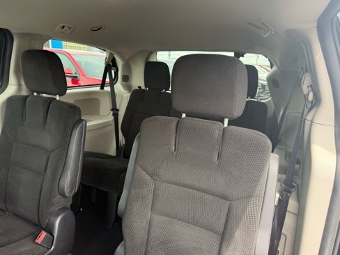 Used 2016 Dodge Grand Caravan SXT image 13