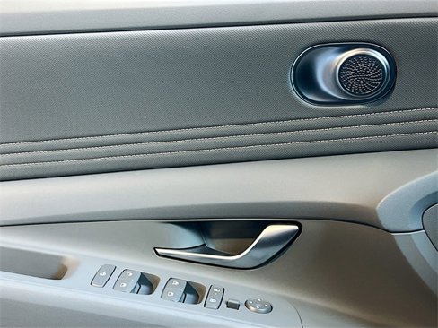 New 2025 Hyundai Elantra SEL image 18