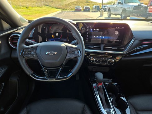 Used 2025 Chevrolet Trax RS w/ Sunroof Package image 16