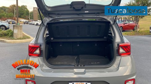 Used 2022 Hyundai Venue SE image 11