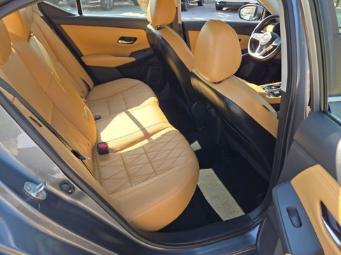 Used 2020 Nissan Sentra SV w/ SV Premium Package image 10