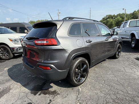 Used 2018 Jeep Cherokee Latitude w/ Altitude Package image 5