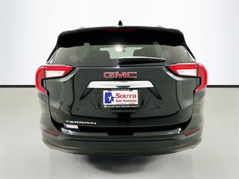 Used 2024 GMC Terrain SLE w/ Driver Convenience Package image 6