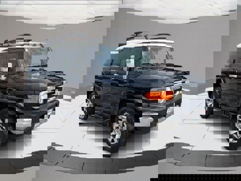 Used 2014 Toyota FJ Cruiser 2WD w/ Convenience Package image 2