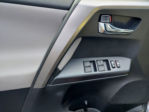 Used 2016 Toyota RAV4 XLE image 31