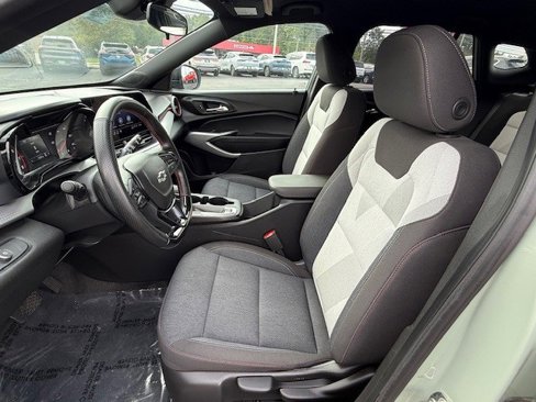 Used 2024 Chevrolet Trax RS w/ Driver Confidence Package image 14
