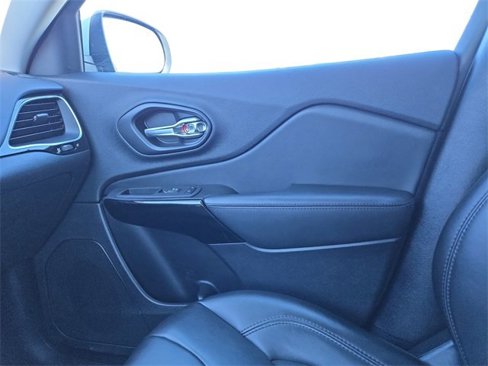 Used 2021 Jeep Cherokee Latitude Plus image 17