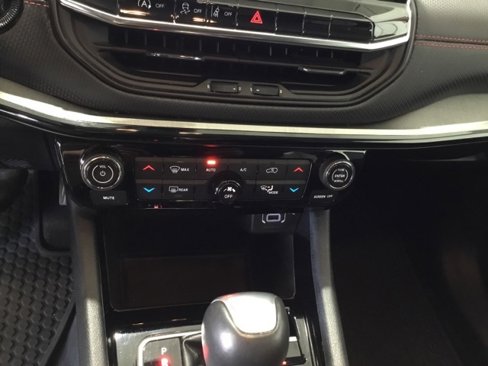 Used 2022 Jeep Compass Trailhawk w/ Trailhawk Convenience Group image 36