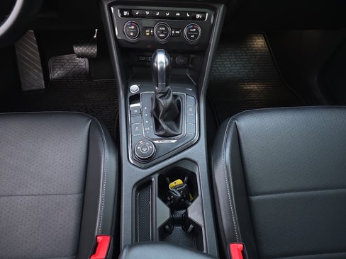 Used 2018 Volkswagen Tiguan SEL image 52