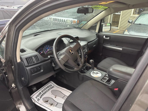 Used 2011 Mitsubishi Endeavor LS image 22