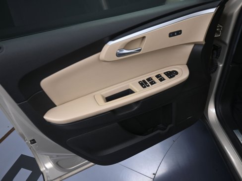 Used 2011 Chevrolet Traverse LTZ image 13