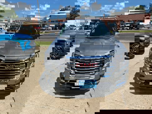 Certified 2024 GMC Terrain SLT image 3