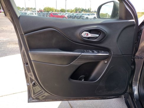 Used 2016 Jeep Cherokee Limited w/ Technology Group image 19