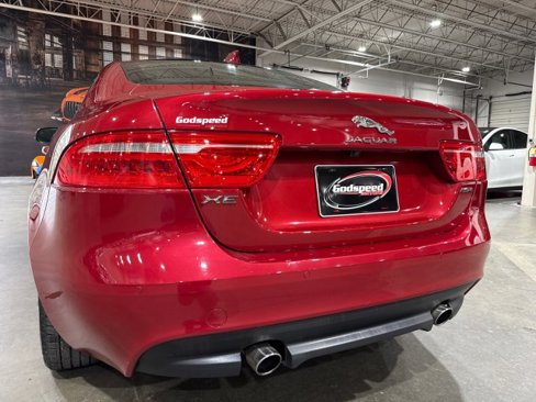 Used 2018 Jaguar XE Premium image 37