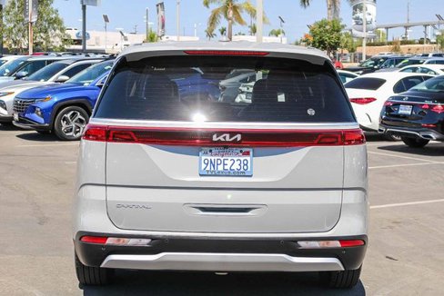 Used 2024 Kia Carnival EX image 8