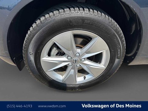 Used 2022 Volvo XC60 B5 Momentum image 8