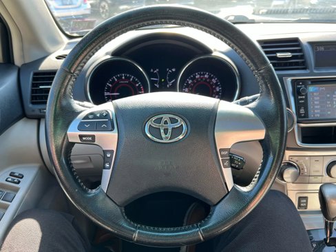 Used 2013 Toyota Highlander SE image 11