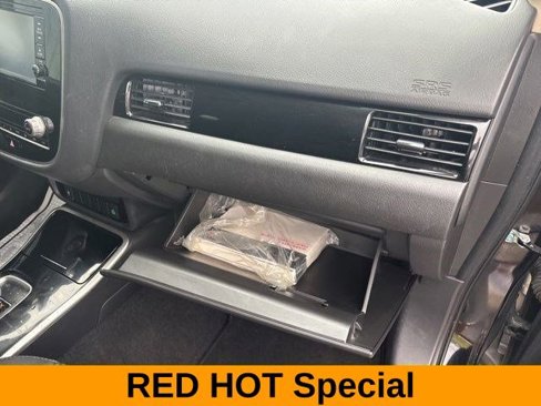 Used 2020 Mitsubishi Outlander ES image 40