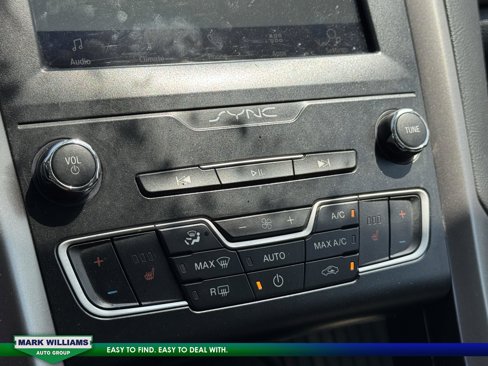 Used 2020 Ford Fusion SE image 11
