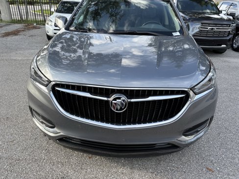 Used 2020 Buick Enclave Essence image 2