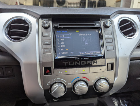 Used 2014 Toyota Tundra SR5 w/ SR5 Upgrade Package image 18