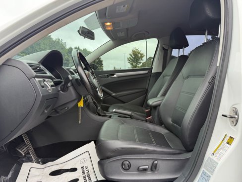 Used 2018 Volkswagen Passat 2.0T R-Line image 17