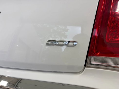 Used 2019 Chrysler 300 Limited image 18
