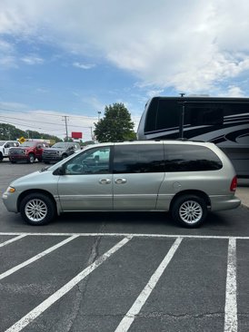 Used 1999 Chrysler Town & Country LX image 5