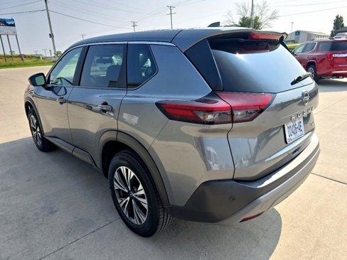 Used 2023 Nissan Rogue SV image 3