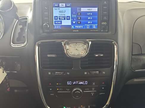 Used 2012 Chrysler Town & Country Touring image 20