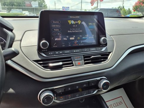 Used 2022 Nissan Altima 2.5 SV image 17