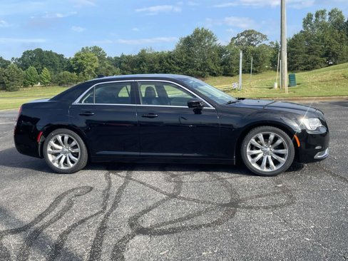 Used 2019 Chrysler 300 Touring L w/ Quick Order Package 22F image 15
