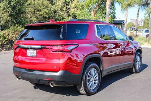 Used 2022 Chevrolet Traverse LT image 9