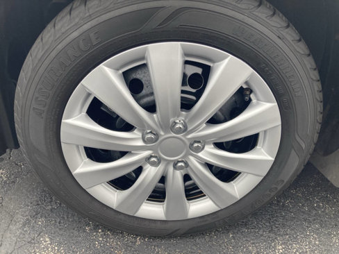 Used 2008 Pontiac Vibe w/ Sun And Sound Package image 29