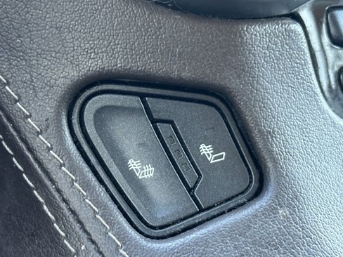 Used 2018 Chevrolet Suburban LT image 18