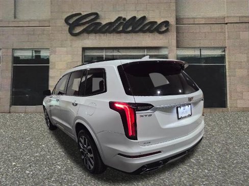 Used 2023 Cadillac XT6 Sport image 3