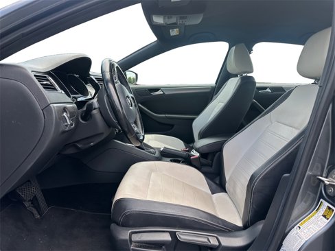 Used 2016 Volkswagen Jetta Sport image 10