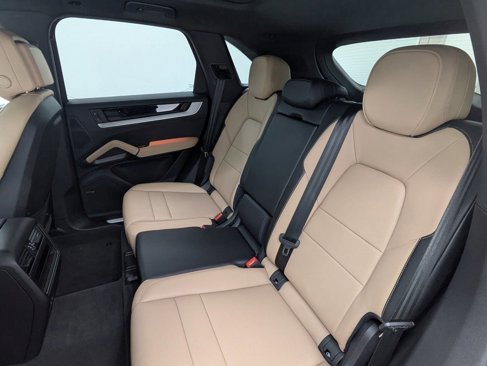 Used 2025 Porsche Cayenne image 20