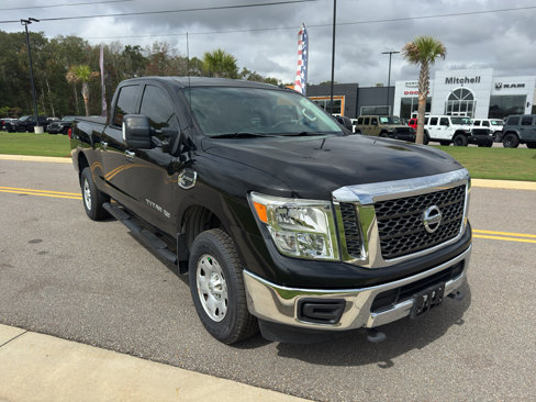 Used 2017 Nissan Titan SV image 1